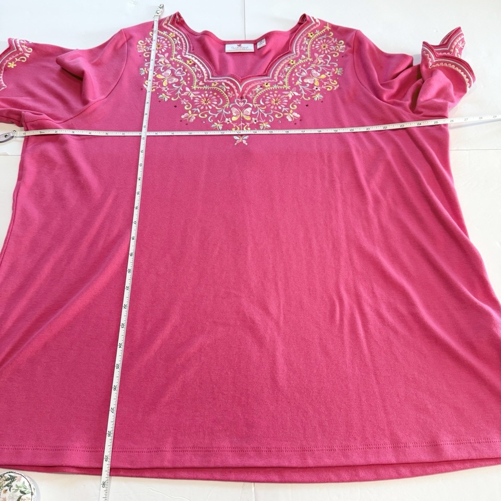 Quacker Factory Pink Floral Rhinestone Short Sleeve Scalloped Knit Top Size 2X - Picture 8 of 11
